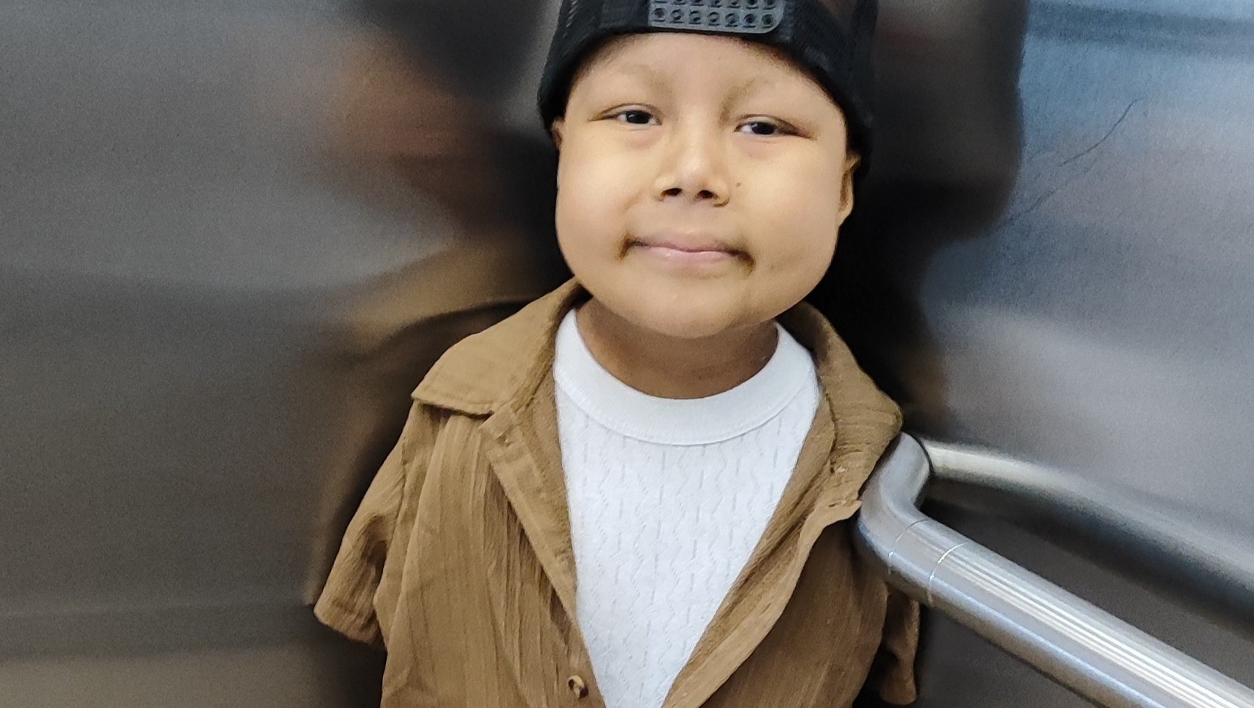 Ayuda a Γngel a vencer la leucemia y a tener por fin sus manitas